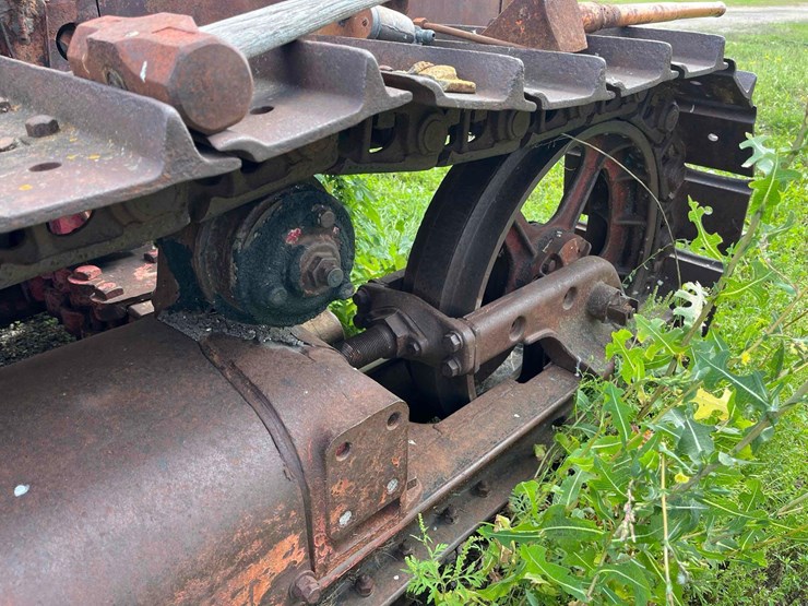 international-td14-crawler-image-22