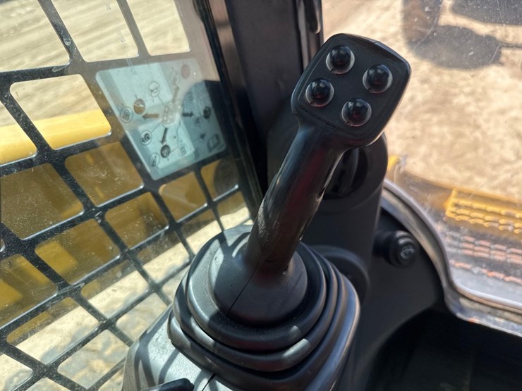 2018-caterpillar-299d2-image-32