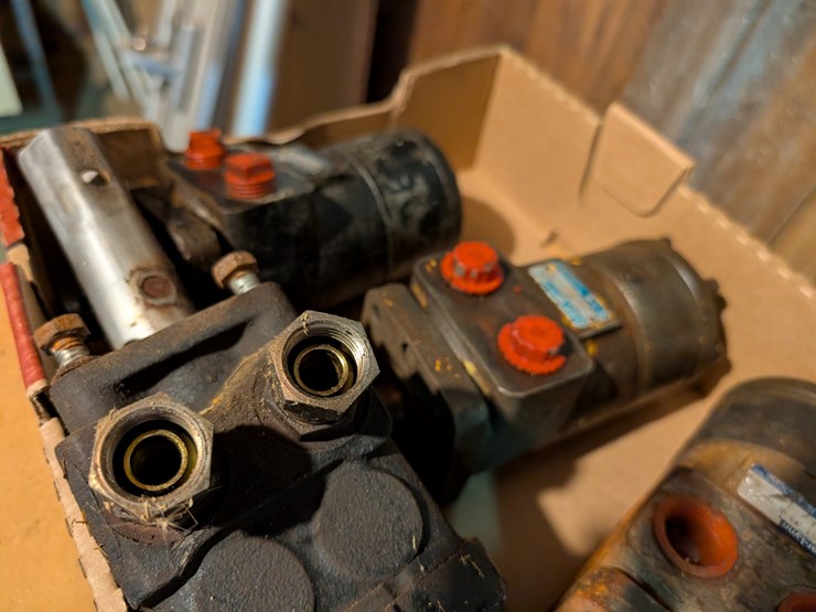 #3041-•-hydraulic-pumps-image-3