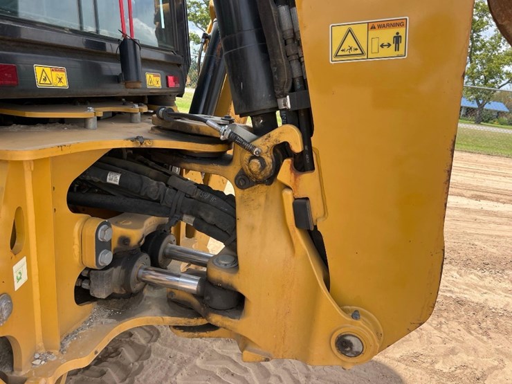 2021-caterpillar-420-image-29