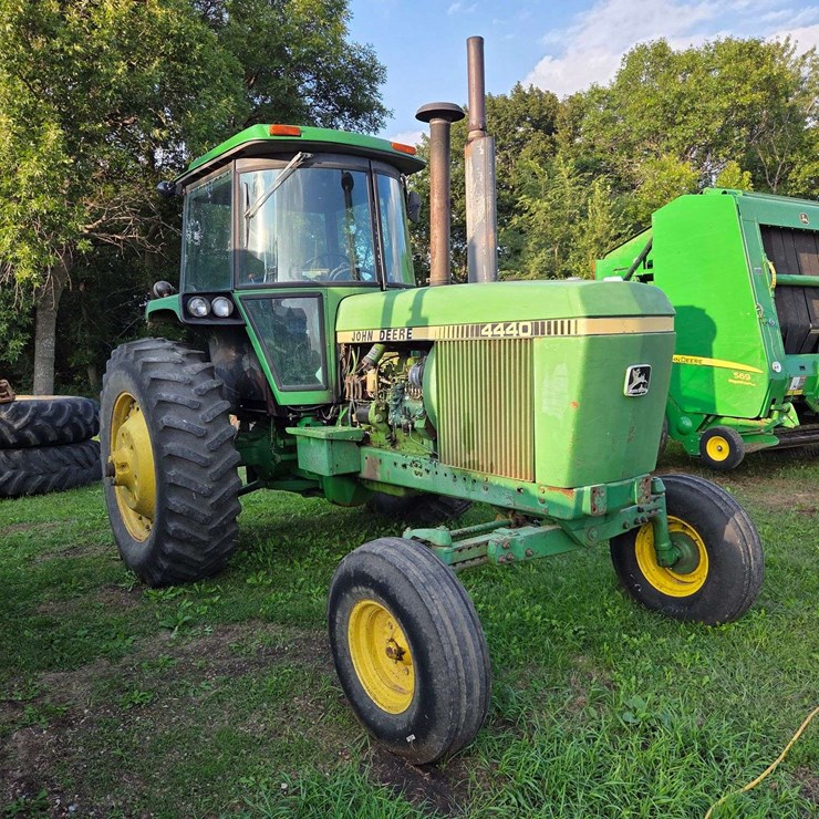 1981 JOHN DEERE 4440