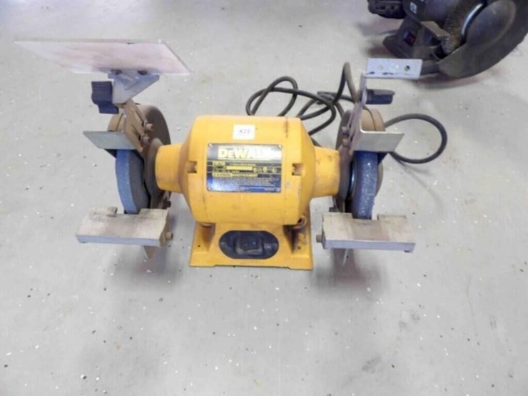 dewalt-6"-bench-grinder-cw756-image-4