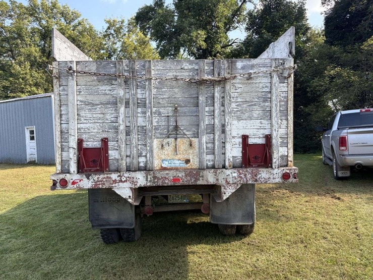1967-chevy-c50-grain-truck,-tandem-axle-with-hyd-lift-tag-axle,-350-v8,-4+2,-8.25-20-tires,-17.5’-wo-image-5