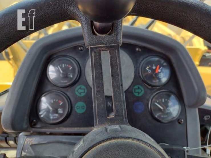 2002-caterpillar-938g-image-9