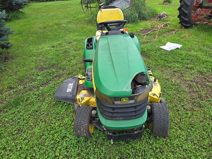 john-deere-320-image-2