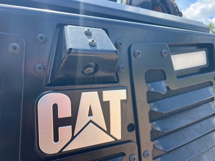 2024-caterpillar-255-skid-steer-image-13
