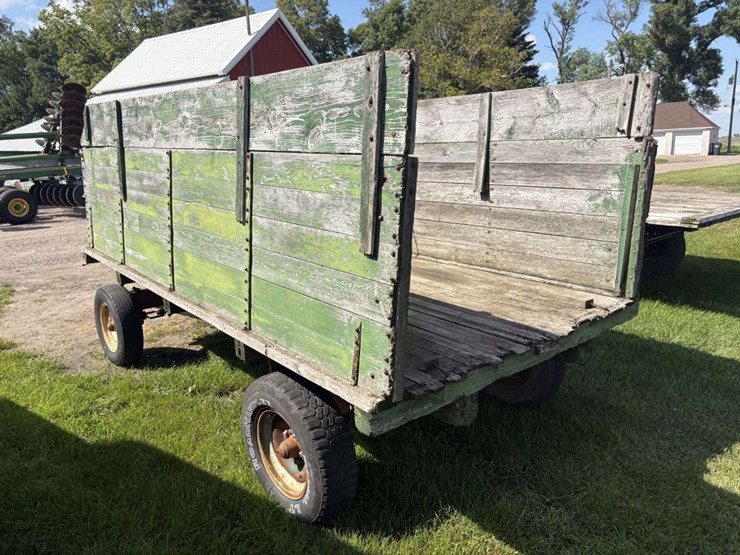 barge-box,-wood,-68”x12’,-31”-sides,-with-sideboards,-on-minnesota-4-wheel-gear,-hoist,-no-endgate-image-6
