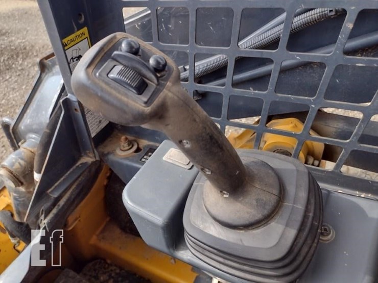 2022-deere-317g-image-9