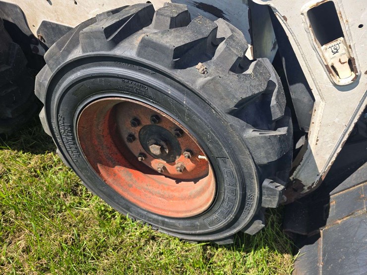 2010-bobcat-s185-image-21