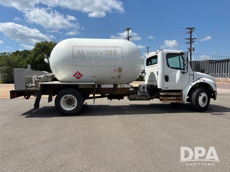2006-freightliner-business-class-(dr12083)-image-14