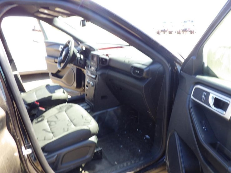 2022-ford-explorer-image-7