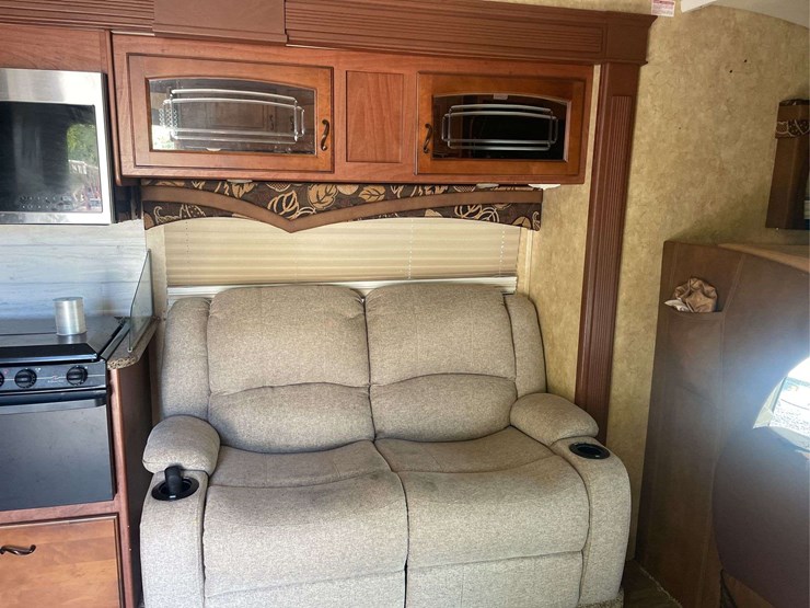 2010-ford-e450-image-15