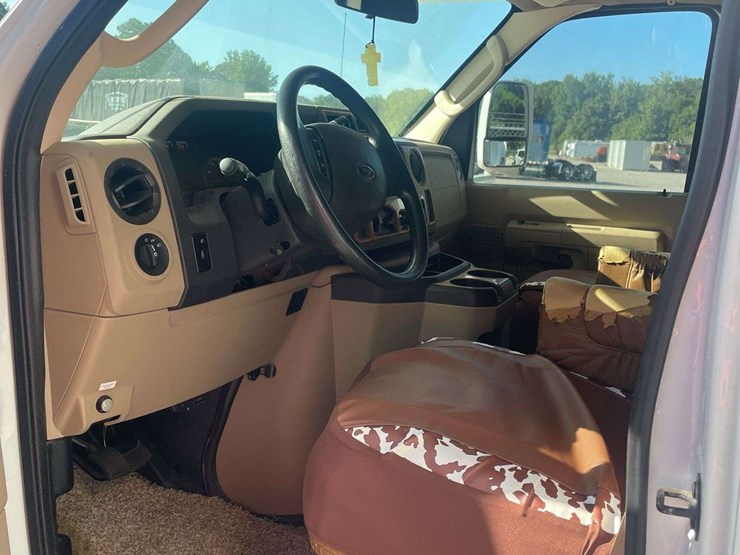 2010-ford-e450-image-38