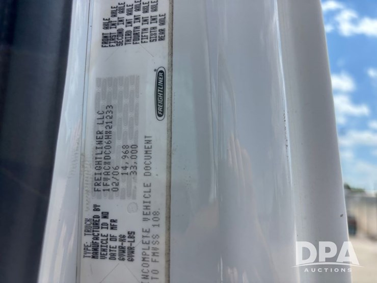 2006-freightliner-business-class-(dr12083)-image-68