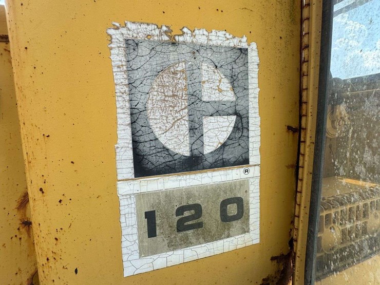 caterpillar-120-image-43