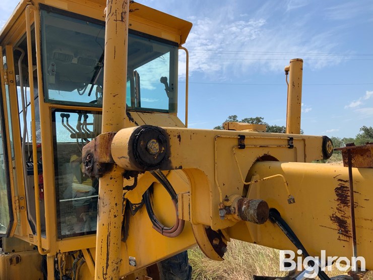 1991-deere-570b-image-13