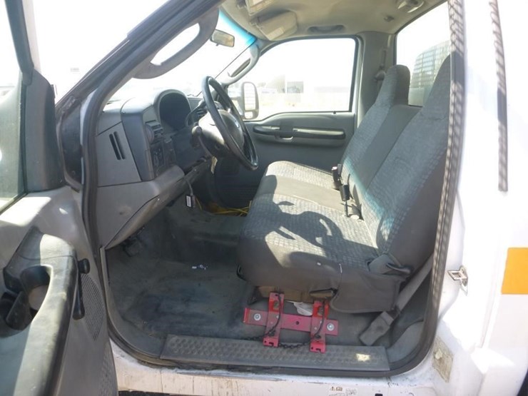 2005-ford-f450-image-19