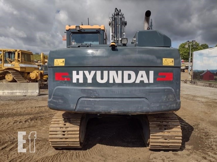 2022-hyundai-hx140al-image-4