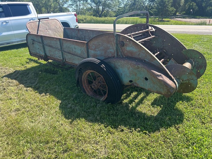 antique-manure-spreader-image-3