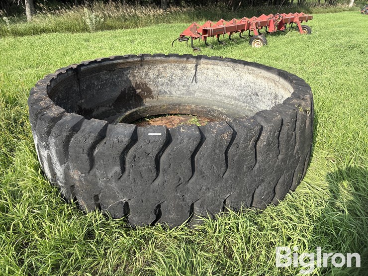 8.5’-rubber-livestock-water-tank-image-3