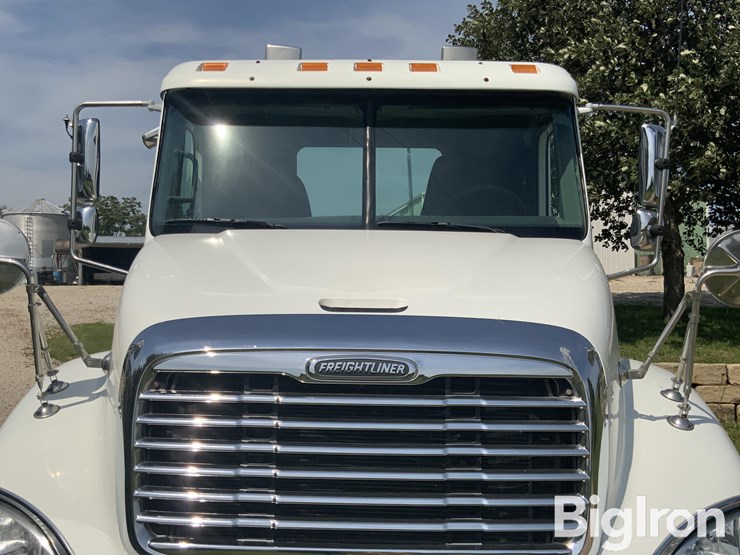 2005-freightliner-columbia-120-image-20