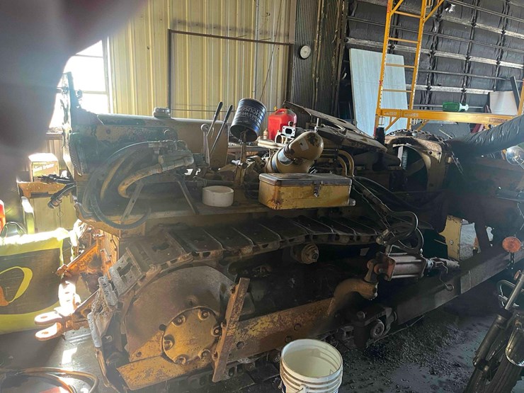 caterpillar-d2-image-1