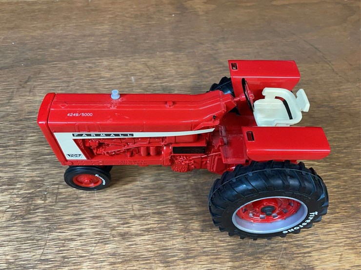 1/16-farmall-706-firestone-nib-ertl-image-5