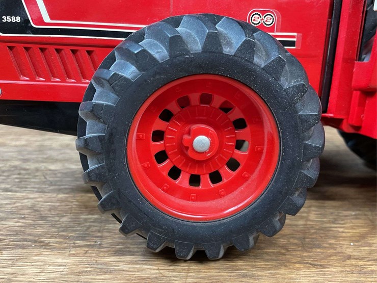 1/16-ih-3588-ertl-image-8