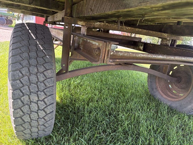 flat-hay-rack,-94”x13.5’,-2”-wood-deck,-on-4-wheel-gear,-16”-tires,-hoist-image-7