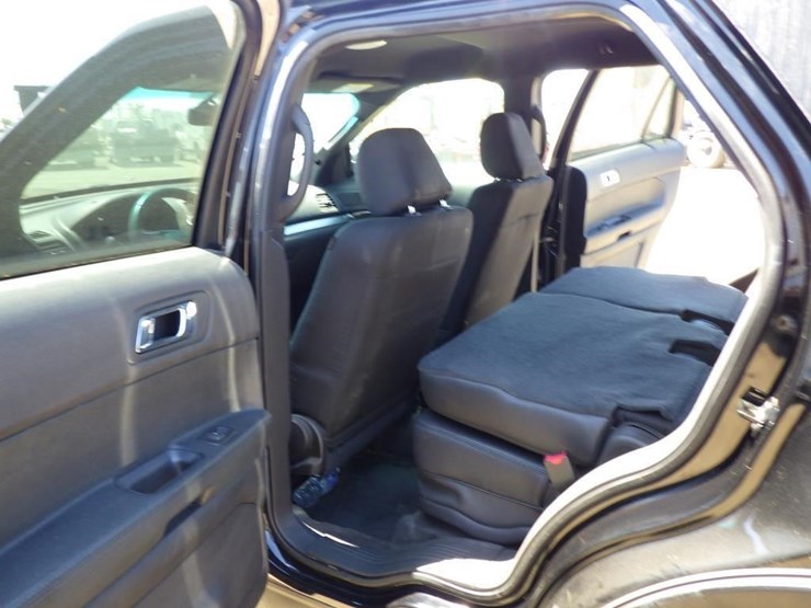 2015-ford-explorer-image-8