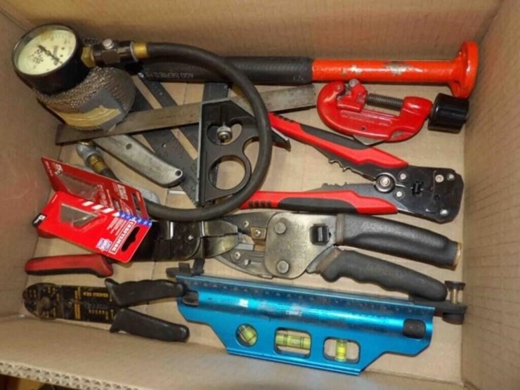 tools---wire-pliers,-level,-pipe-cutter-image-1