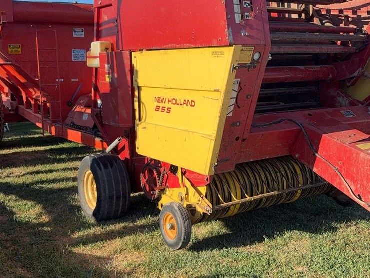 new-holland-855-image-3