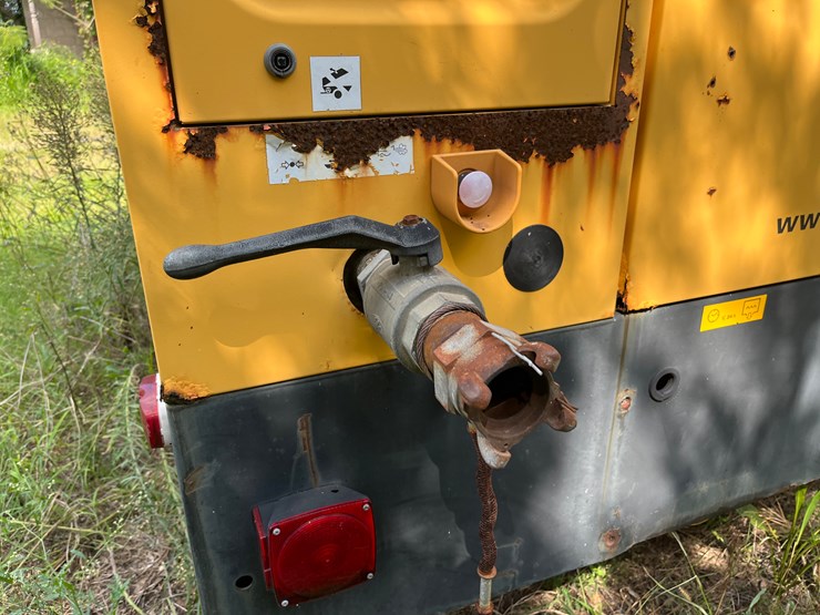 #104-•-atlas-copco-xahs-836-trailer-mounted-air-compressor-image-7