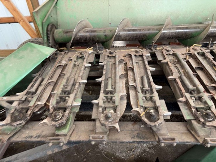 john-deere-12r22”-40-series-cornhead,-gvl-poly-snouts,-cob-saver,-powershafts-image-11