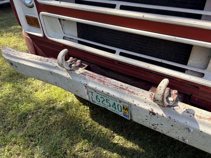 1967-chevy-c50-grain-truck,-tandem-axle-with-hyd-lift-tag-axle,-350-v8,-4+2,-8.25-20-tires,-17.5’-wo-image-13
