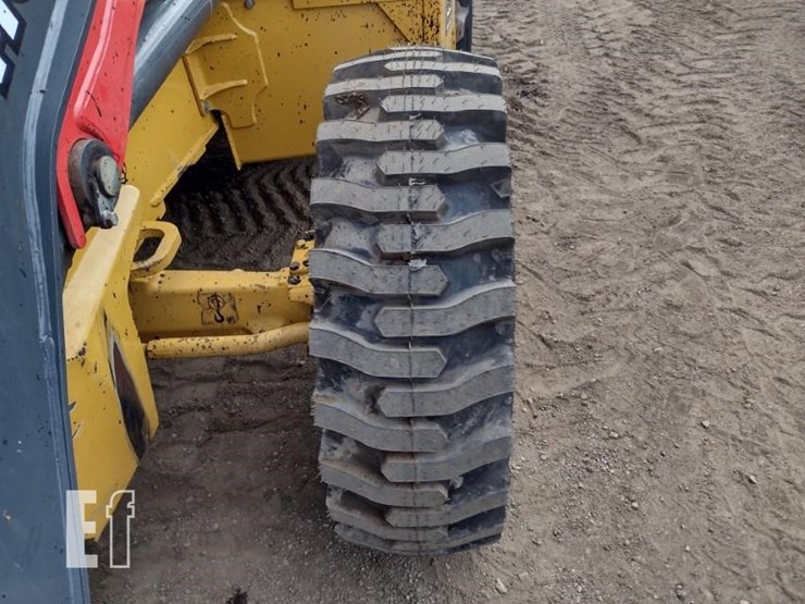 2020-deere-410l-image-22