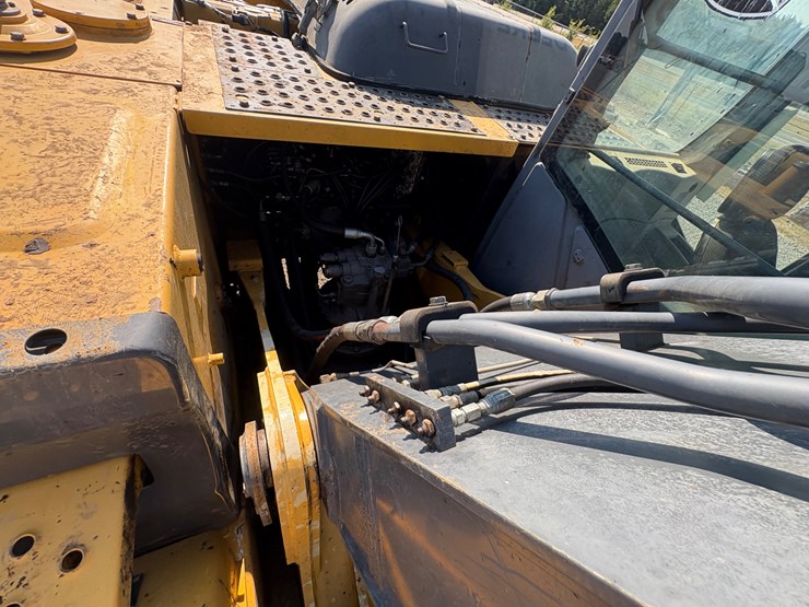 deere-200d-lc-image-18