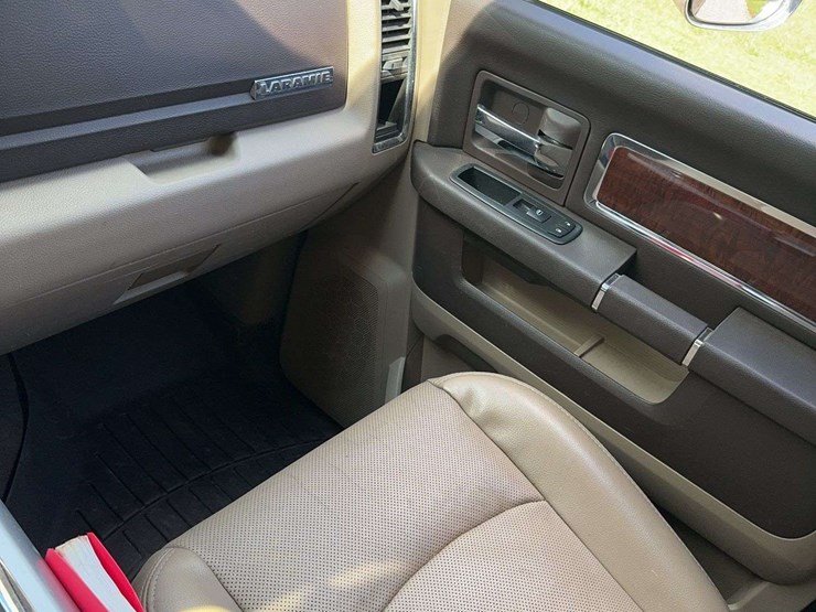2010-dodge-3500-image-17