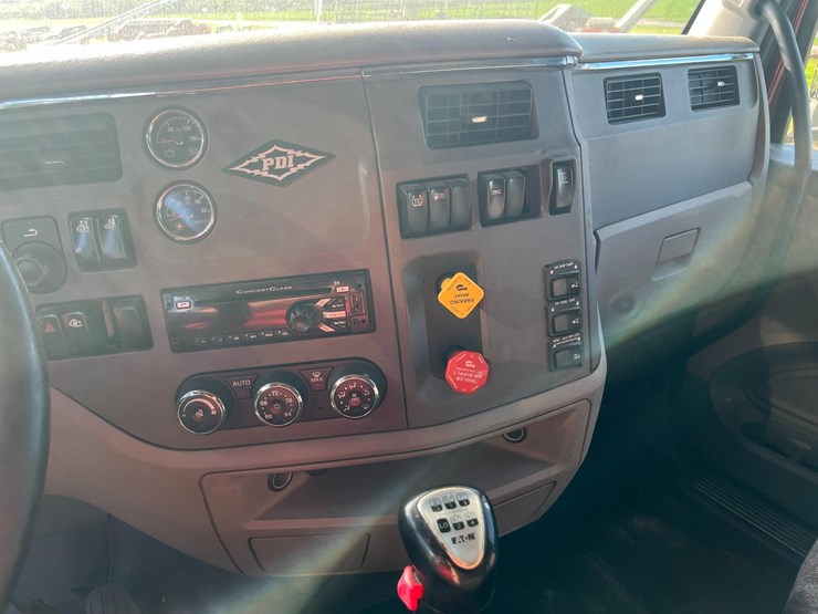 2015-peterbilt-579-image-17