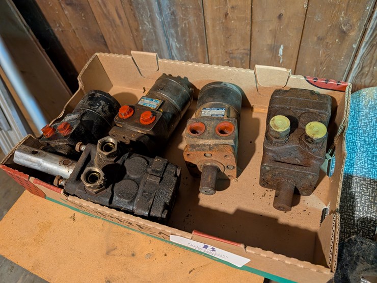 #3041-•-hydraulic-pumps-image-1