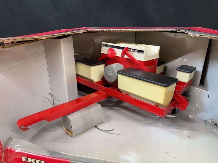 1/16-case-ih-planter-nib-ertl-image-7