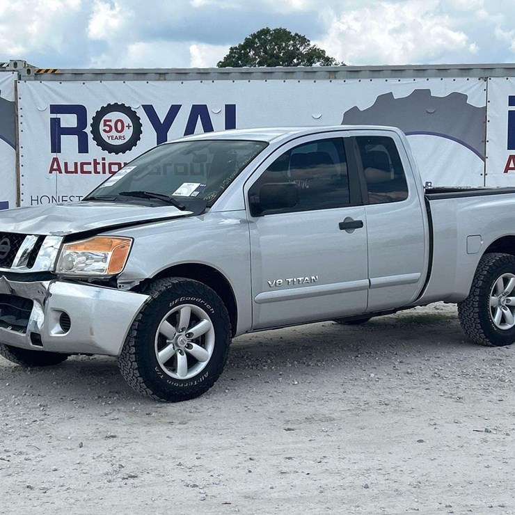 2013 NISSAN TITAN