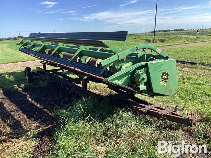 john-deere-224-image-1