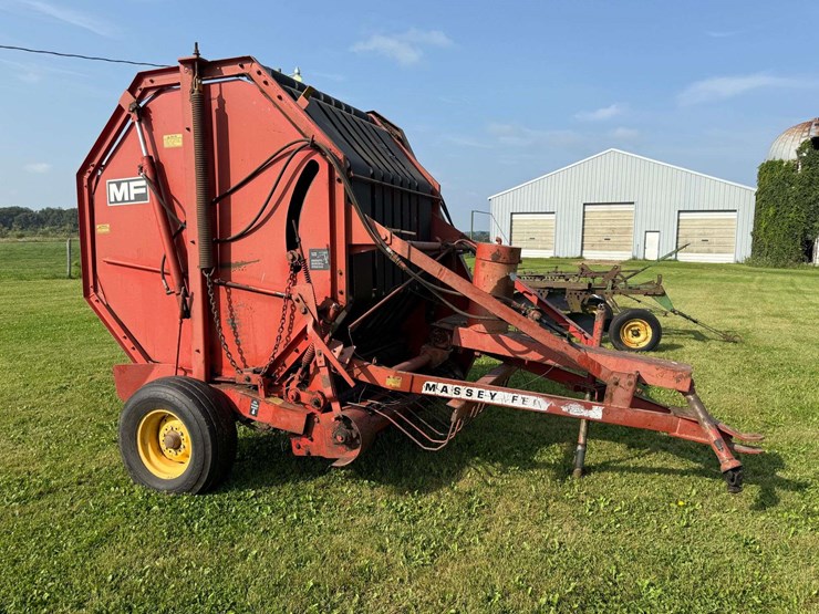 massey-ferguson-560-image-1