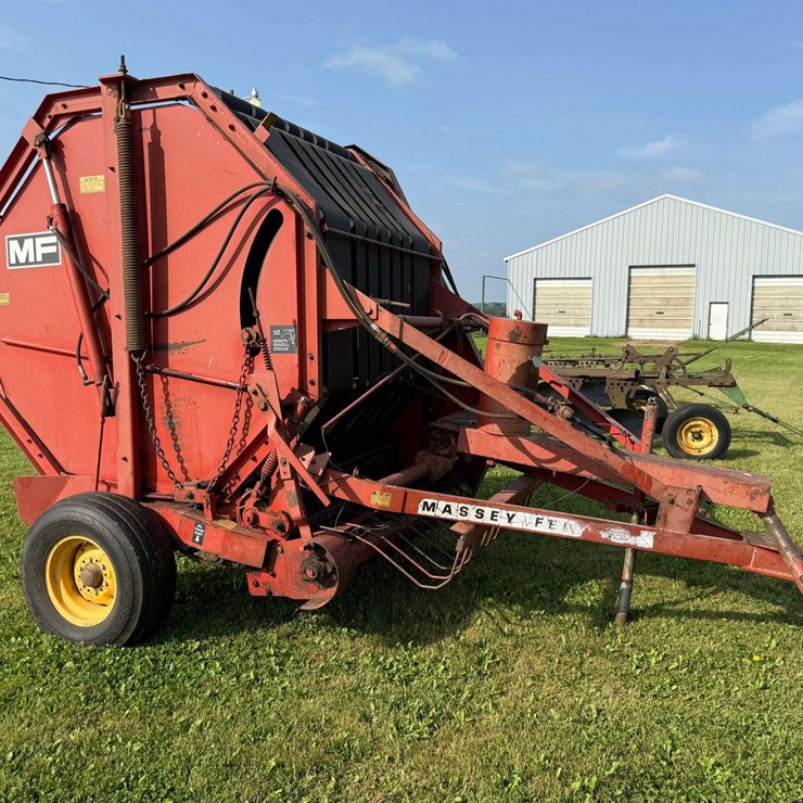 MASSEY-FERGUSON 560