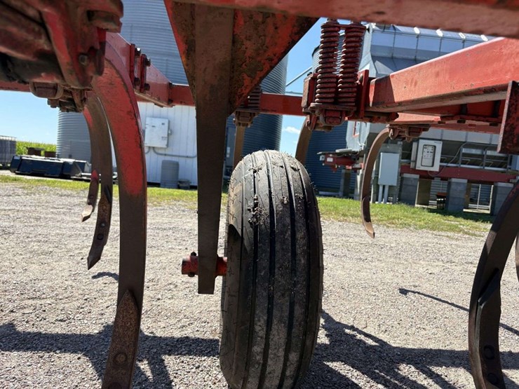 massey-ferguson-129-image-18