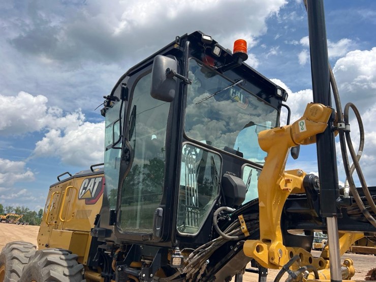 2020-caterpillar-120-image-29