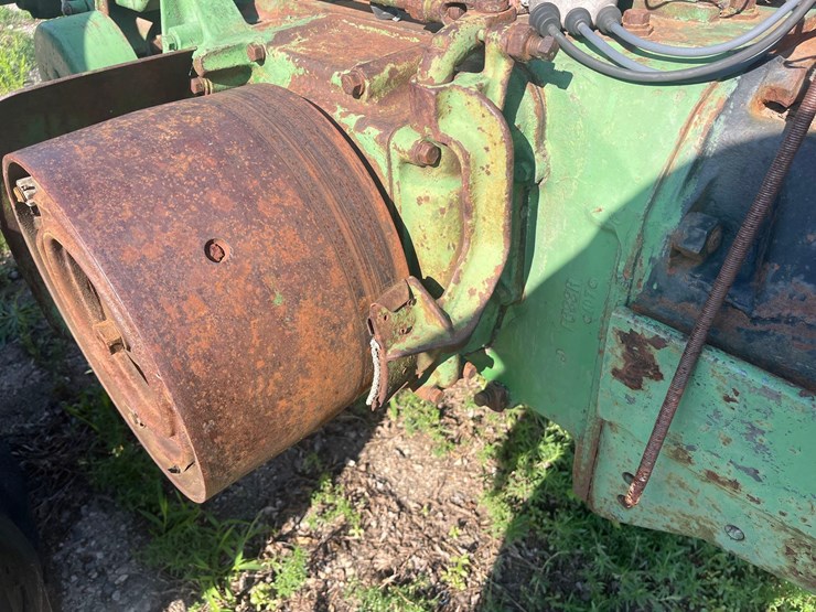 antique-john-deere-tractor-image-9