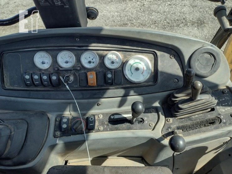 2004-caterpillar-420d-image-11