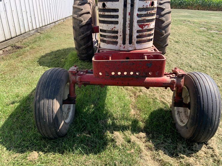 farmall-400-tractor-image-14